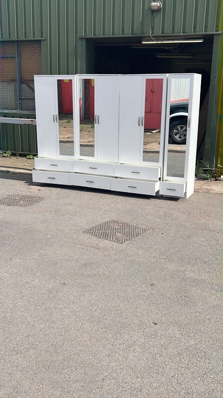 Linear Door Wardrobe